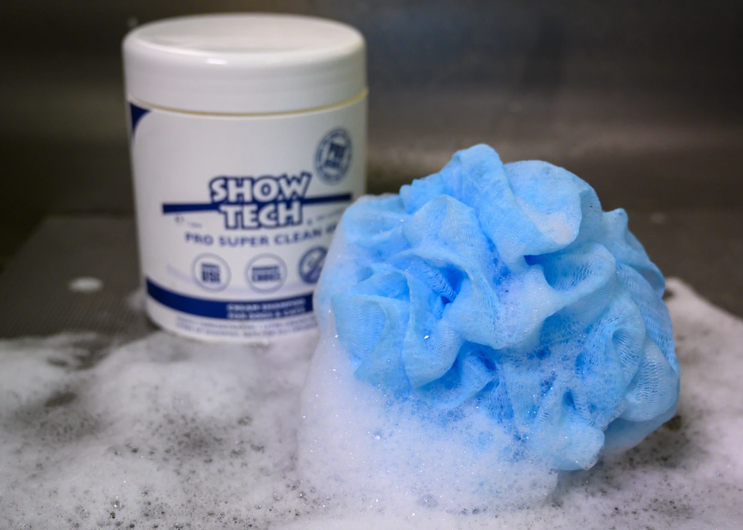 Show Tech Super Foaming Sponge Blue 3 Show Tech Super Foaming Sponge Blue - Image 3